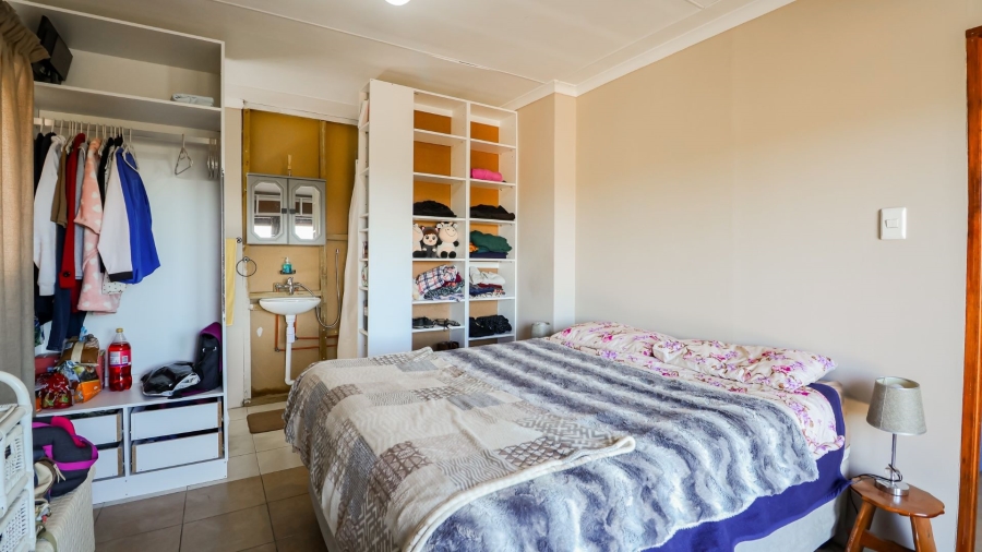 5 Bedroom Property for Sale in Denneoord Western Cape